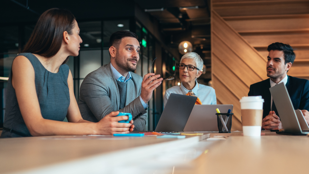 PMEs desenvolve a gestão empresarial para atingir a governança corporativa para a sustentabilidade financeira
