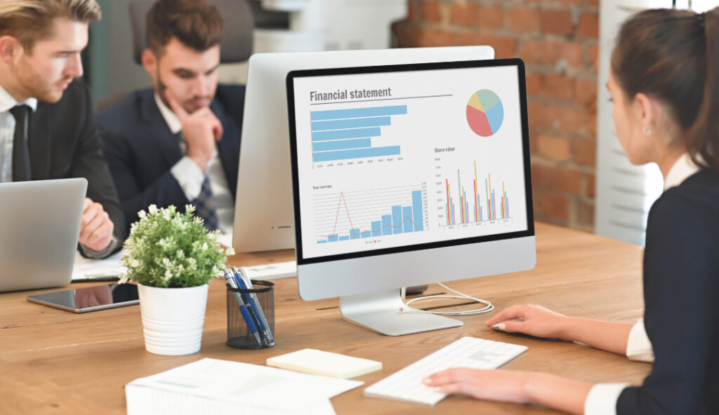 Departamento financeiro interno auxiliando no crescimento empresarial com estratégias modernas.