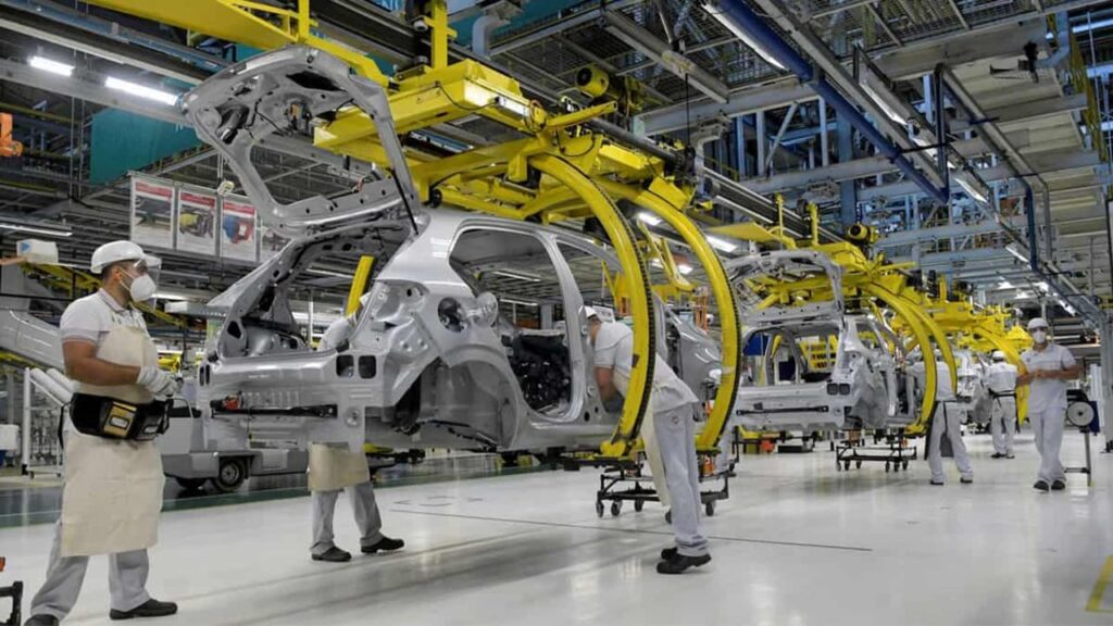 Desafios financeiros na indústria automotiva e estratégias de gestão.