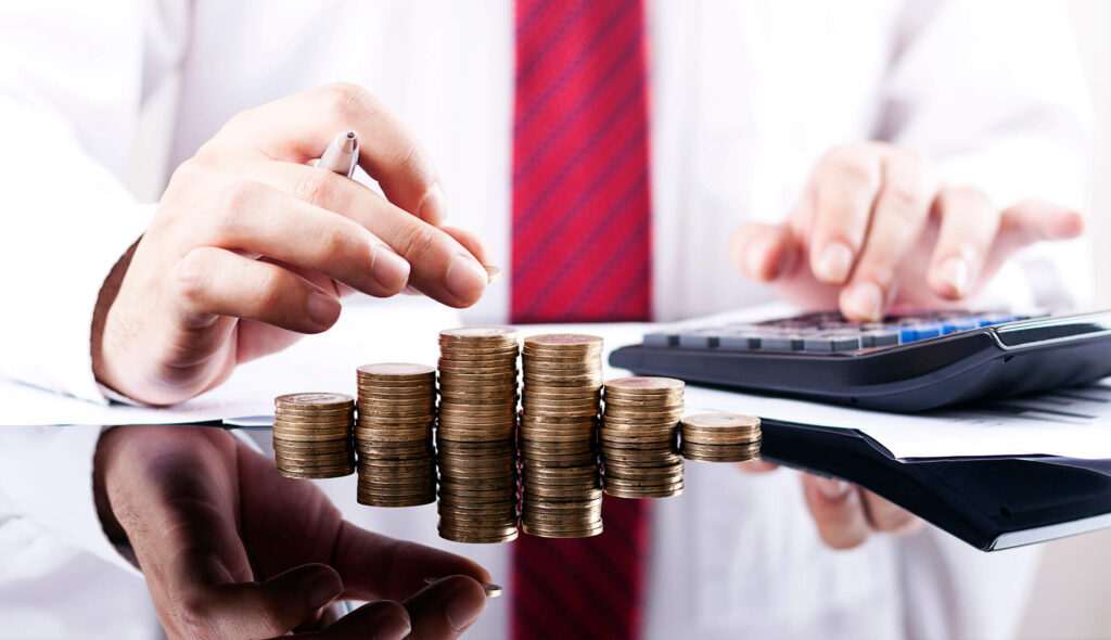 Tríade do lucro com foco em vendas, entrega e administração estratégica.